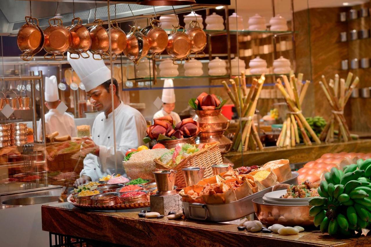 Jw Marriott Marquis Hotel Dubai Exterior photo A buffet at a hotel