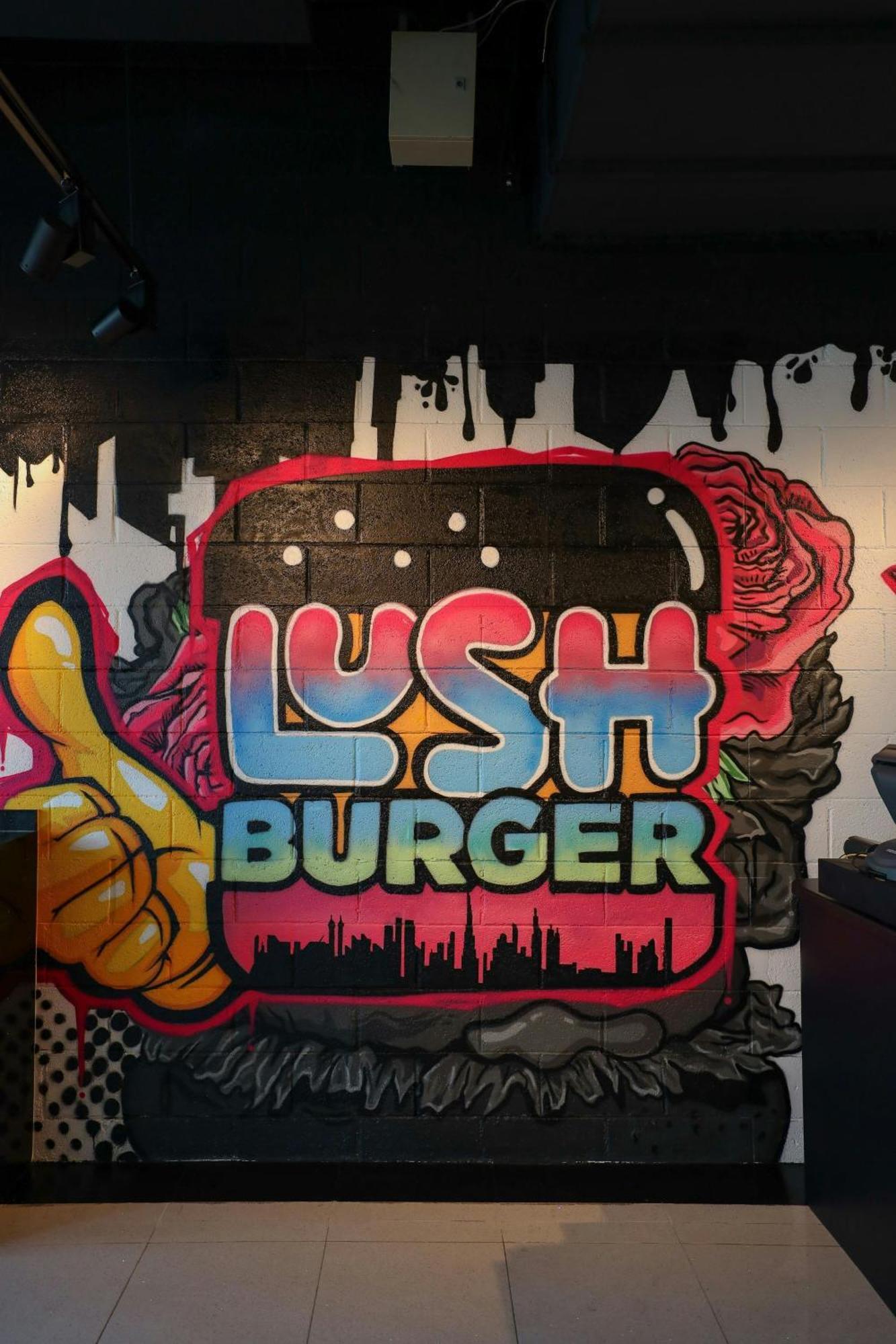 Jw Marriott Marquis Hotel Dubai Exterior photo Lush Burger